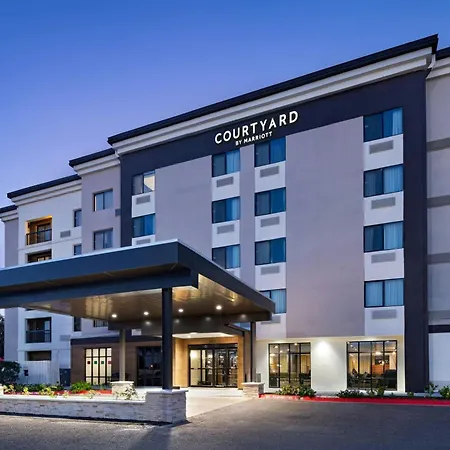 Courtyard Laredo Hotel